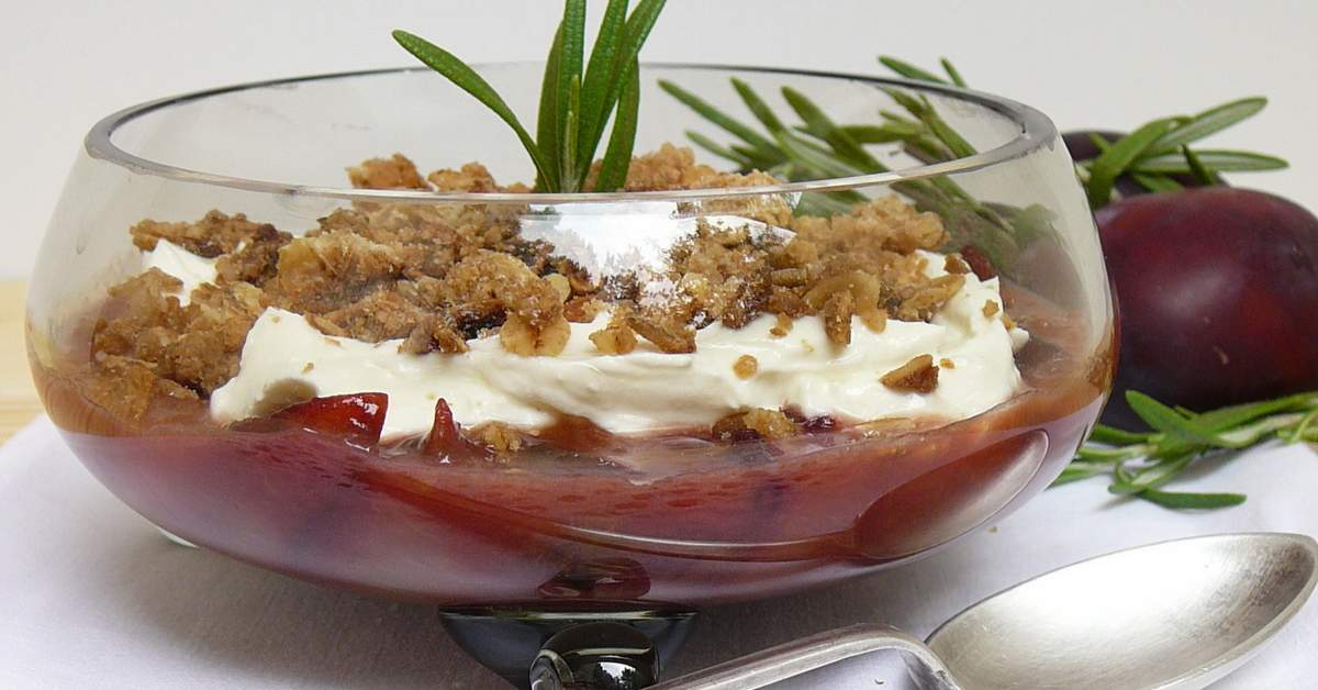 Gluténmentes szilvás morzsasütemény